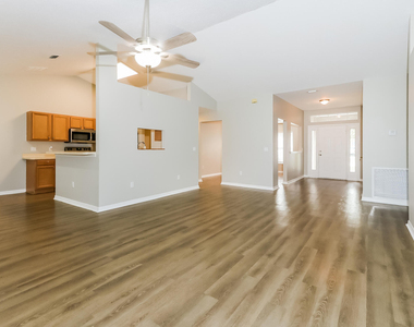 2431 Se Gilbert Avenue - Photo Thumbnail 3