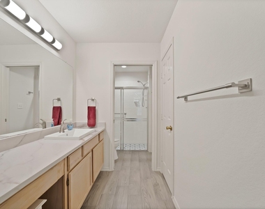 6132 Haley Lane - Photo Thumbnail 15