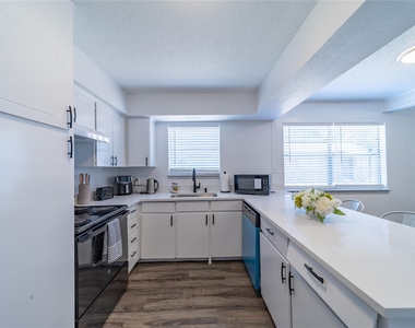 414 Donnell Drive - Photo Thumbnail 2