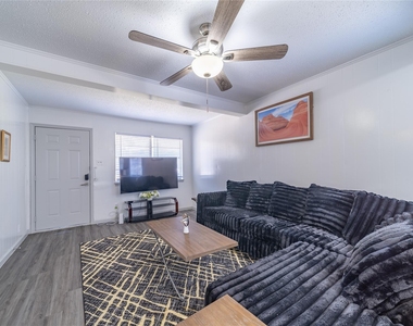 414 Donnell Drive - Photo Thumbnail 1