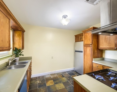 5108 Parkland Avenue - Photo Thumbnail 8