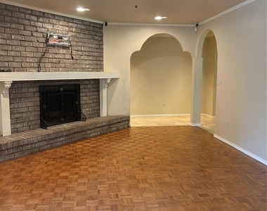 2945 Kerry Lane - Photo Thumbnail 2