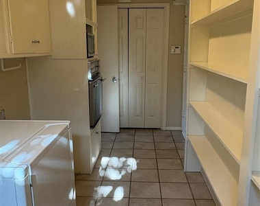 2945 Kerry Lane - Photo Thumbnail 6