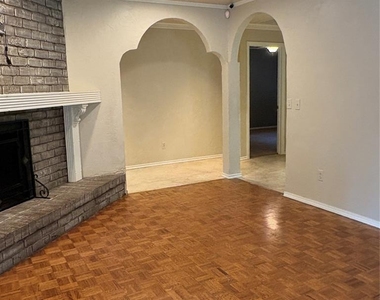 2945 Kerry Lane - Photo Thumbnail 5