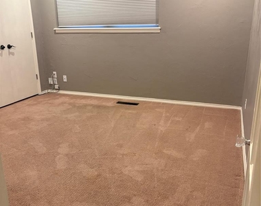 2945 Kerry Lane - Photo Thumbnail 14