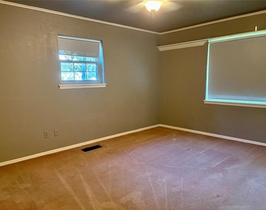2945 Kerry Lane - Photo Thumbnail 24