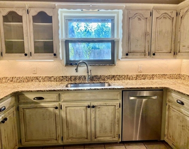 2945 Kerry Lane - Photo Thumbnail 35