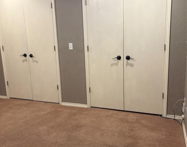 2945 Kerry Lane - Photo Thumbnail 13