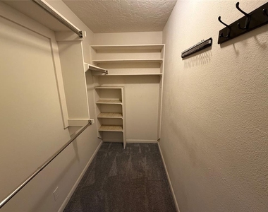 2517 Chateau Drive - Photo Thumbnail 17