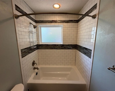 2517 Chateau Drive - Photo Thumbnail 9