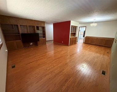 2517 Chateau Drive - Photo Thumbnail 5