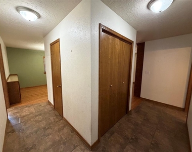 2517 Chateau Drive - Photo Thumbnail 2