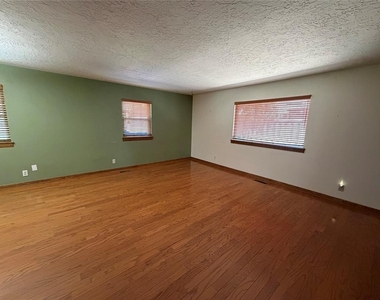2517 Chateau Drive - Photo Thumbnail 6