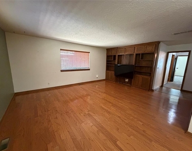 2517 Chateau Drive - Photo Thumbnail 4