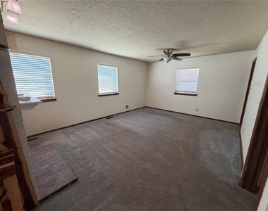 2517 Chateau Drive - Photo Thumbnail 13