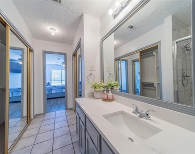 562 Stringfellow Drive - Photo Thumbnail 13