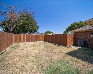 562 Stringfellow Drive - Photo Thumbnail 15