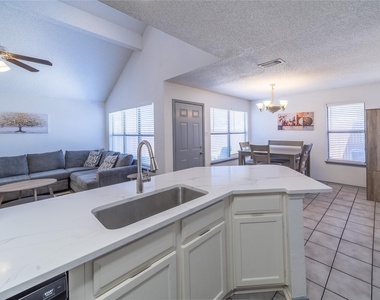 562 Stringfellow Drive - Photo Thumbnail 6