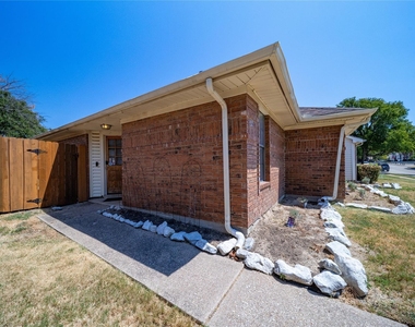 562 Stringfellow Drive - Photo Thumbnail 17