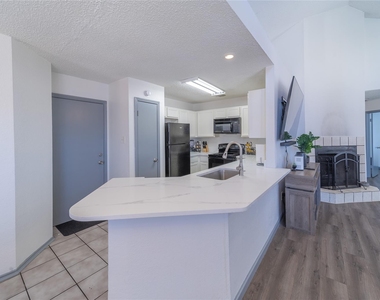 562 Stringfellow Drive - Photo Thumbnail 4