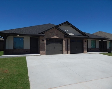 425 Summit Ridge Drive - Photo Thumbnail 1