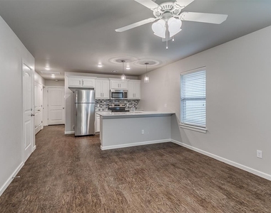 425 Summit Ridge Drive - Photo Thumbnail 2