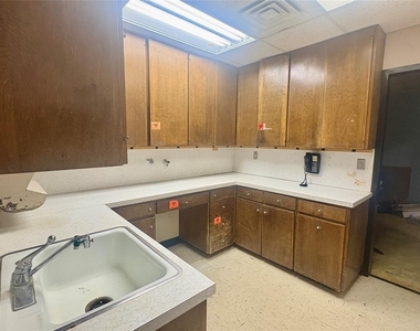 7300 S Western Avenue - Photo Thumbnail 8