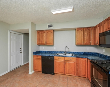 609 E Buffalo Street - Photo Thumbnail 3