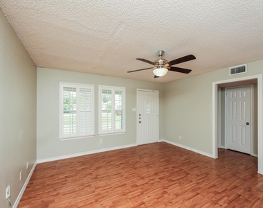 609 E Buffalo Street - Photo Thumbnail 6