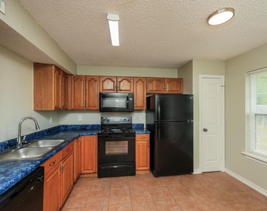 609 E Buffalo Street - Photo Thumbnail 2