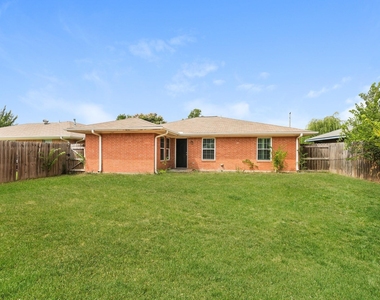 609 E Buffalo Street - Photo Thumbnail 9