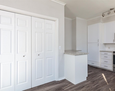 5700 Pershing Avenue - Photo Thumbnail 10