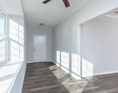 5700 Pershing Avenue - Photo Thumbnail 4
