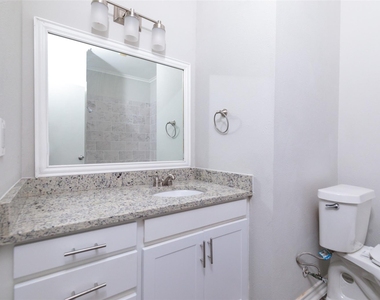 5700 Pershing Avenue - Photo Thumbnail 23