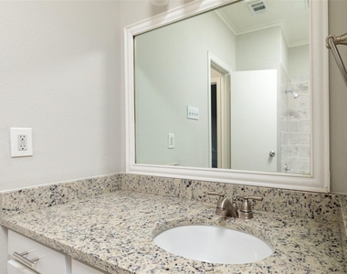 5700 Pershing Avenue - Photo Thumbnail 22