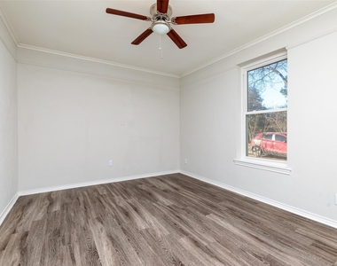 5700 Pershing Avenue - Photo Thumbnail 16