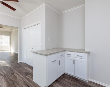 5700 Pershing Avenue - Photo Thumbnail 14