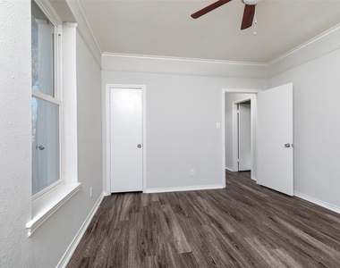 5700 Pershing Avenue - Photo Thumbnail 18