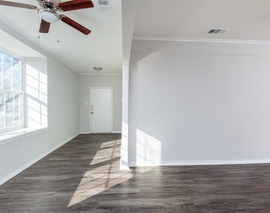 5700 Pershing Avenue - Photo Thumbnail 2