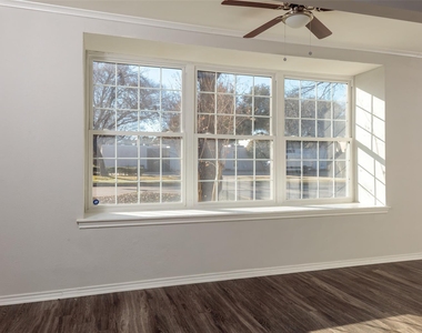 5700 Pershing Avenue - Photo Thumbnail 3