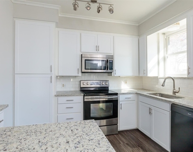 5700 Pershing Avenue - Photo Thumbnail 11