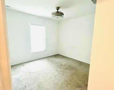 5113 Sunset Boulevard - Photo Thumbnail 14