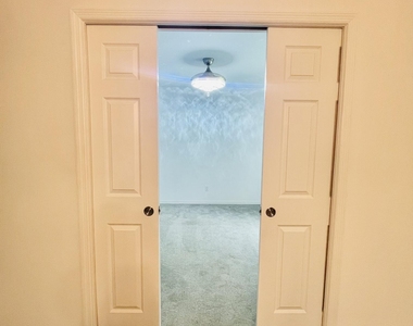 5113 Sunset Boulevard - Photo Thumbnail 12
