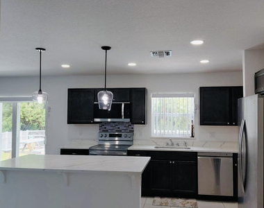 5113 Sunset Boulevard - Photo Thumbnail 5