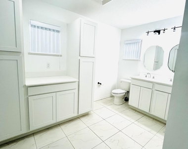 5113 Sunset Boulevard - Photo Thumbnail 8