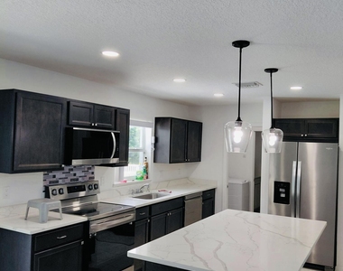 5113 Sunset Boulevard - Photo Thumbnail 7