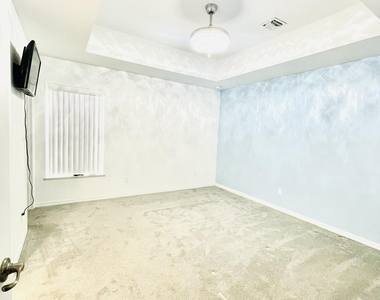 5113 Sunset Boulevard - Photo Thumbnail 10