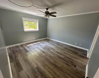 761 Hummingbird Way - Photo Thumbnail 2