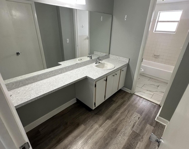 761 Hummingbird Way - Photo Thumbnail 3