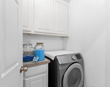 1025 Pearson Street - Photo Thumbnail 6